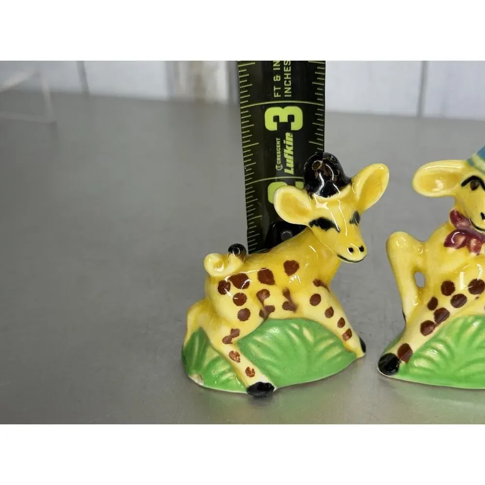Vintage MCM Ceramic Giraffe In Hats SALT PEPPER SHAKER Kitsch ANTHROPOMORPHIC